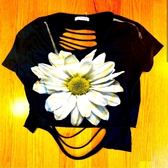 A’gaci Stunning Ripped Backless Top​ - Picture 7 of 7